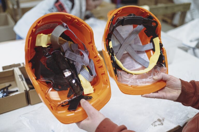 demontage_casque_chantier_epi